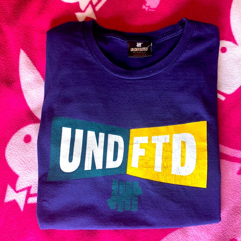 UNDEFEATED PRELOVED distressed SHIRT plenty of life left Size MEDIUM